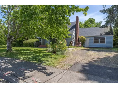 895 Filbert Ln, Springfield, OR 97478