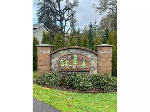 1147 Larae Dr, Cottage Grove, OR 97424