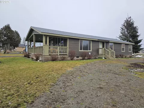 102 S Clairmont St, Wallowa, OR 97885