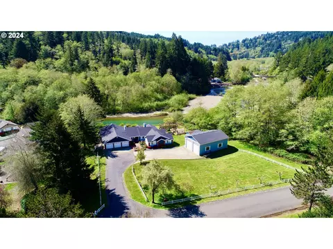 120 Laurence Ln, Brookings, OR 97415