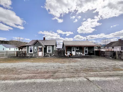 104 3rd St, Seneca, OR 97873