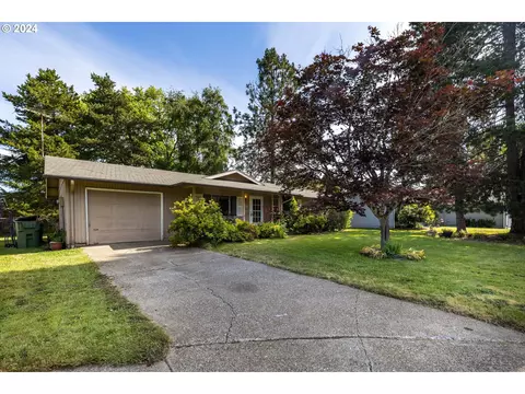 801 E Fircrest Dr, Newberg, OR 97132