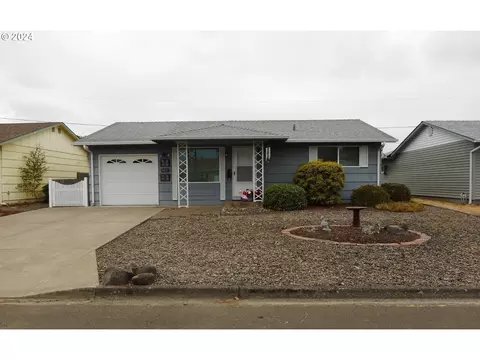 1041 Randolph Rd, Woodburn, OR 97071