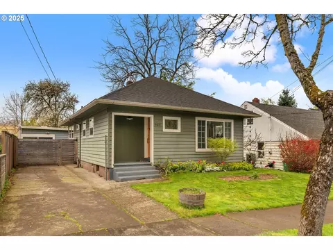 933 NE Oneonta St, Portland, OR 97211
