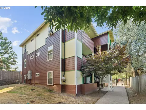 9257 SE Clinton St #405, Portland, OR 97266