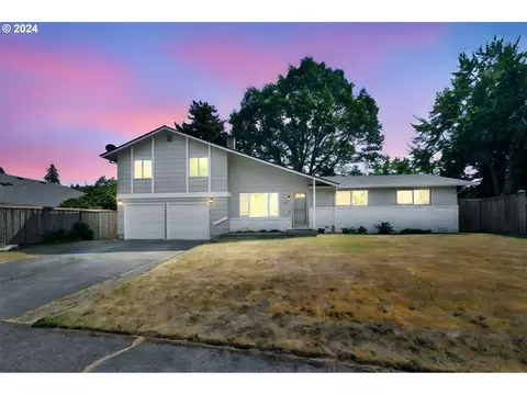 2222 Princeton Dr, Eugene, OR 97405