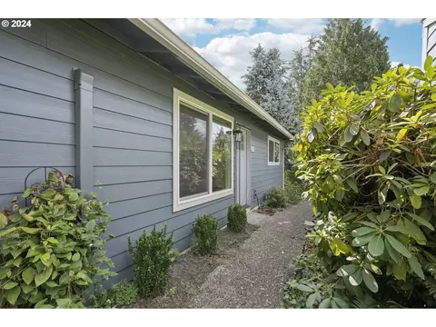 2833 SW Spring Garden St, Portland, OR 97219
