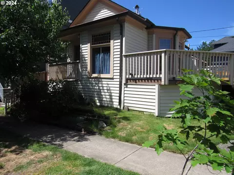 513 N Cook St, Portland, OR 97227