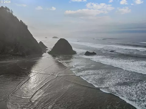 8500 E Beach Rd, Arch Cape, OR 97102