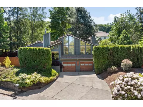 9710 SE Crystal View Dr, Portland, OR 97266