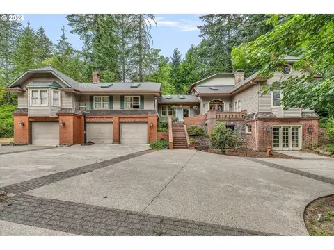 27530 SE Division Dr, Gresham, OR 97030