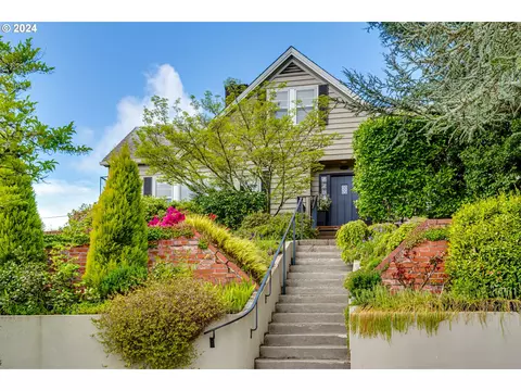 2394 Charnelton St, Eugene, OR 97405