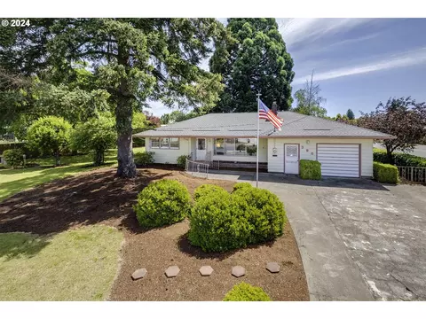 390 S 20th Ave, Cornelius, OR 97113