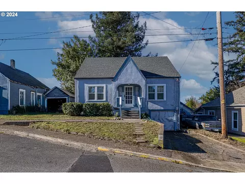 381 N Baxter St, Coquille, OR 97423