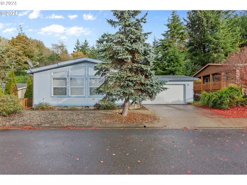 2505 Creekside Ln, North Bend, OR 97459