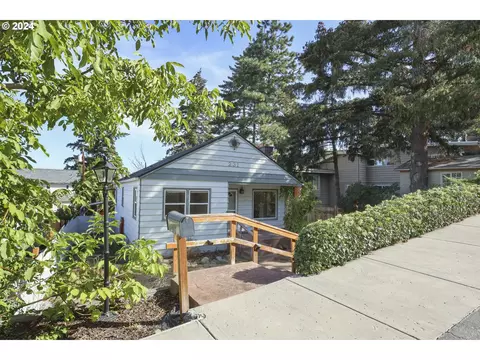 231 W 16th St, The Dalles, OR 97058
