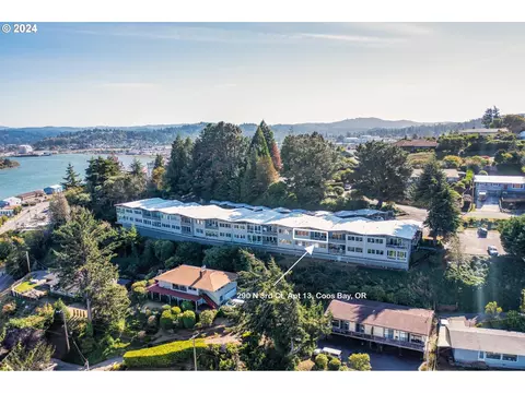 290 N 3rd Ct #13, Coos Bay, OR 97420