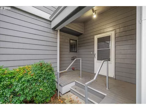 700 SE Marion St #D, Portland, OR 97202