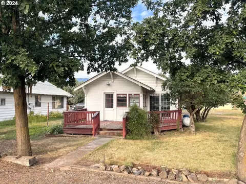 107 Arthur St, Enterprise, OR 97828