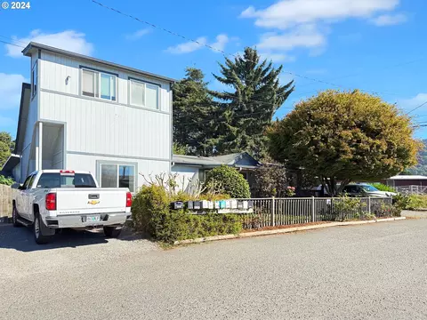 15896 Oceanview Dr, Brookings, OR 97415