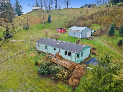 985 Hollyridge Dr, Tillamook, OR 97141