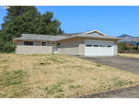 35 NE Clark St, Cascade Locks, OR 97014