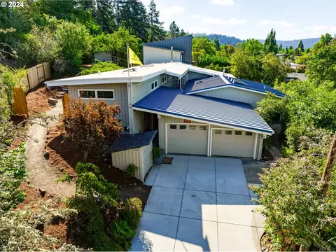 3085 Kincaid St, Eugene, OR 97405