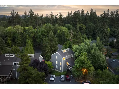 4652 Lower Dr, Lake Oswego, OR 97035