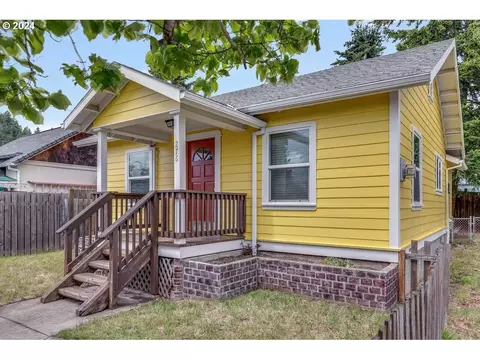 276 NE Columbia St, White Salmon, WA 98672