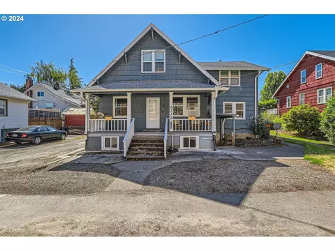 1112 Harrison St, Oregon City, OR 97045