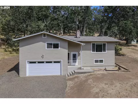 166 Barberry Ln, Roseburg, OR 97471