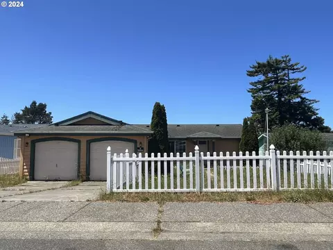 906 Stillwater Dr, Coos Bay, OR 97420