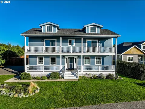 3073 Lincoln Ave, Bandon, OR 97411