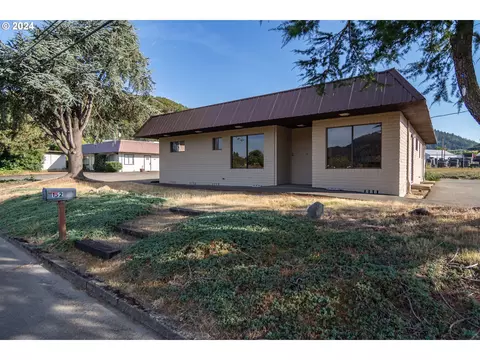 152 Chadwick Ln, Myrtle Creek, OR 97457