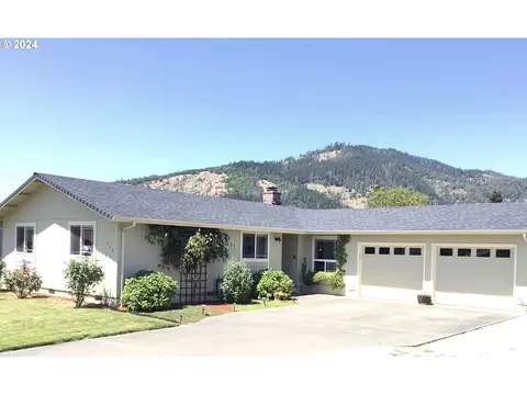 949 NE Jenny Ln, Myrtle Creek, OR 97457