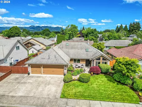 3031 Metolius Dr, Eugene, OR 97408