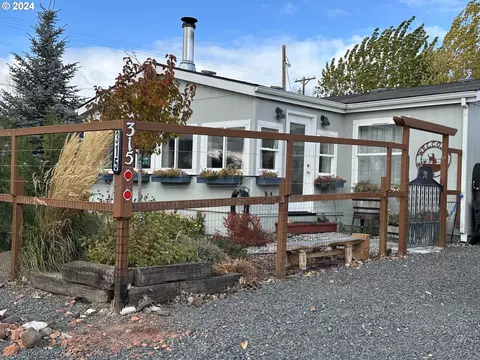 315 W 2nd St, Condon, OR 97823