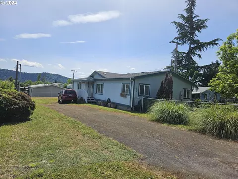 374 Harmony Dr, Roseburg, OR 97471
