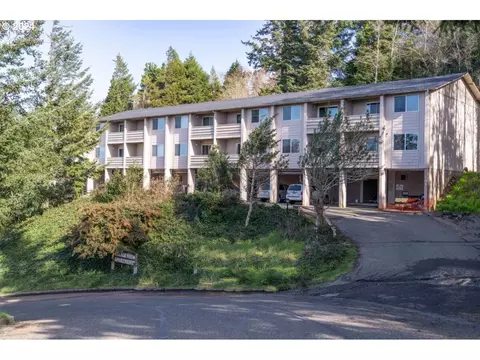 2181 Hamilton St, North Bend, OR 97459