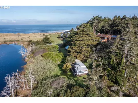 42339 Parkwood Dr, Port Orford, OR 97465