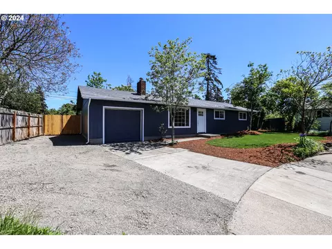 1828 Swank Ct, Springfield, OR 97477