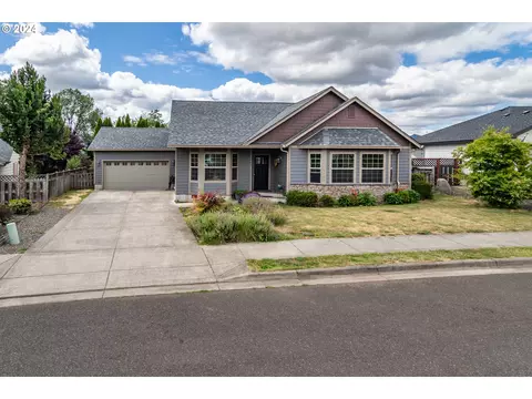 225 Danielle Dr, Winston, OR 97496