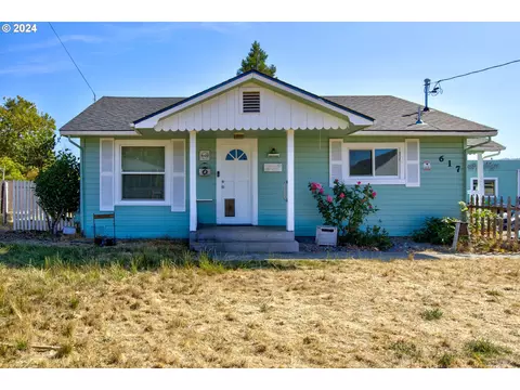 617 NE Channon Ave, Roseburg, OR 97470