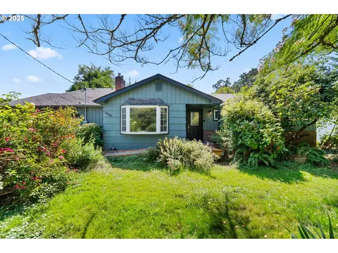1042 Cal Young Rd, Eugene, OR 97401