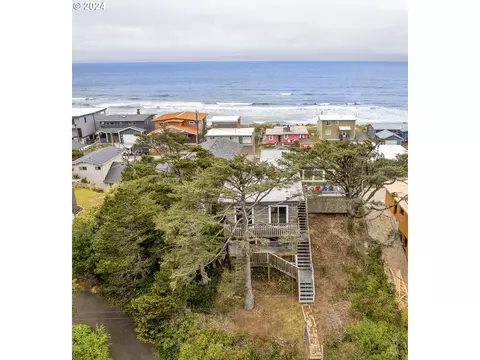861 N Miller St, Rockaway Beach, OR 97136