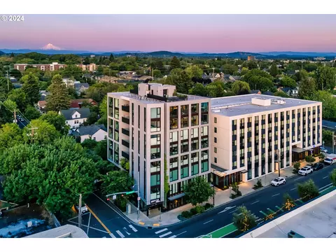 12 NE Fremont St #4E, Portland, OR 97212