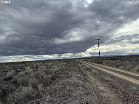 lost forest ln, Christmas Valley, OR 97641