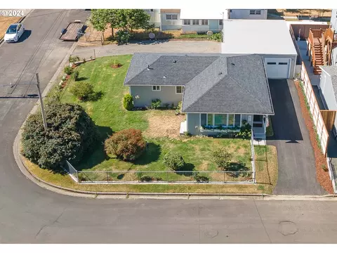 150 6th St, Winchester Bay, OR 97467