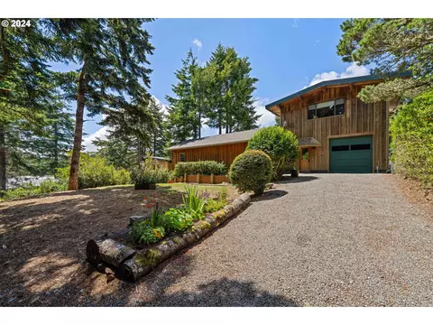 47256 Lakes End Dr, Langlois, OR 97450