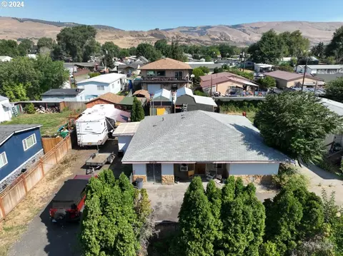 835 Floral Ct, The Dalles, OR 97058